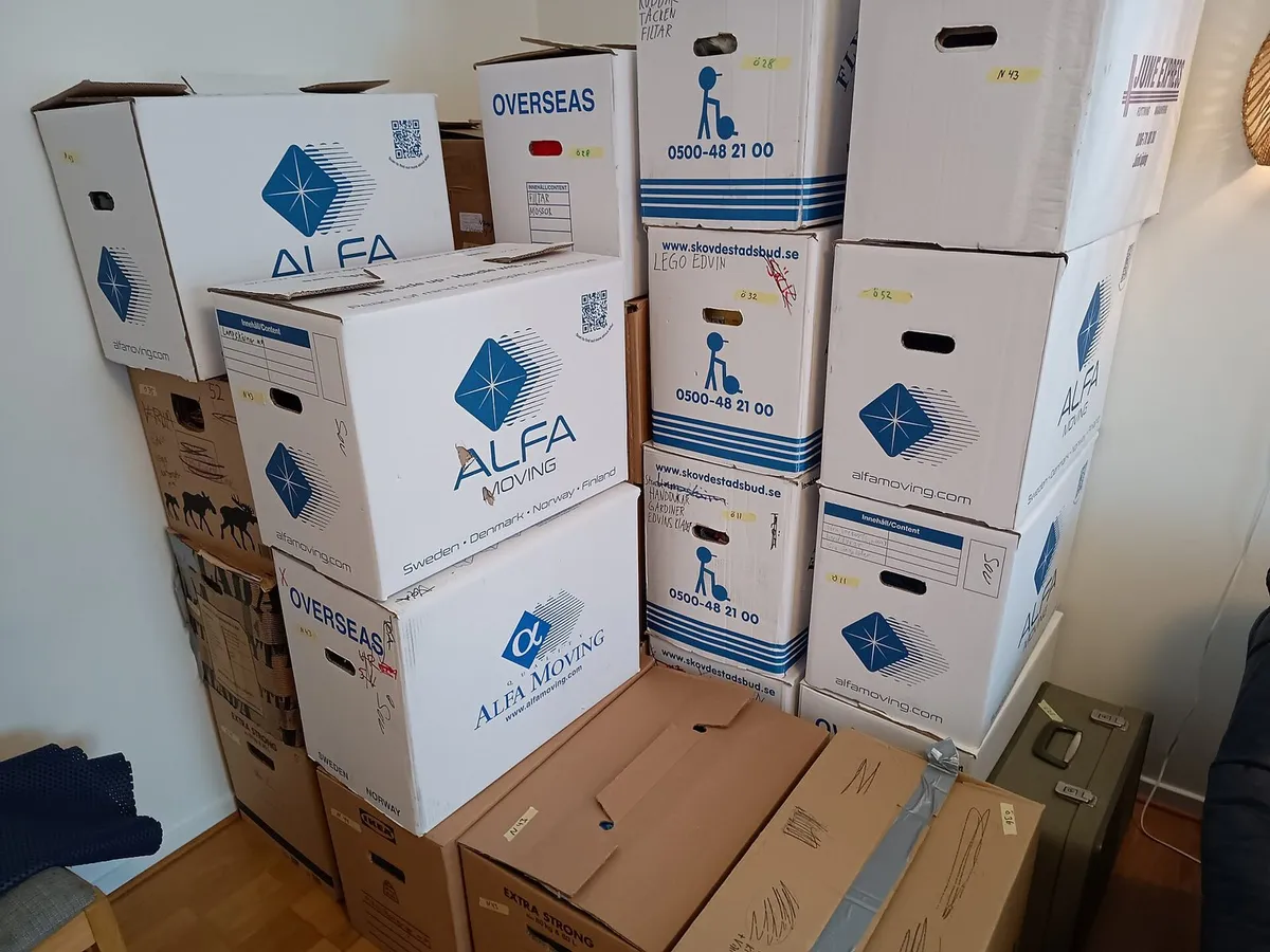 moving truck cardboard boxes