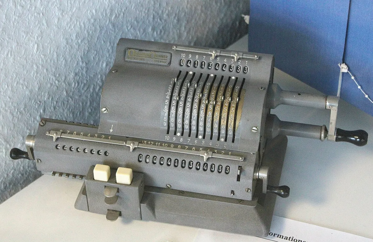 mechanical calculator vintage