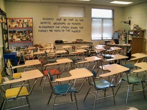 Washington’s Cellphone Policy Crisis: An “F” Grade Sparks Debate on Student Connectivity and Focus in Schools